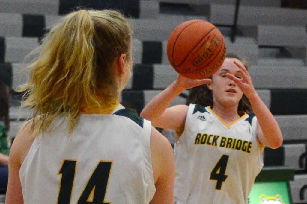 Nina Maddox passes the ball to Christina Maltsberger